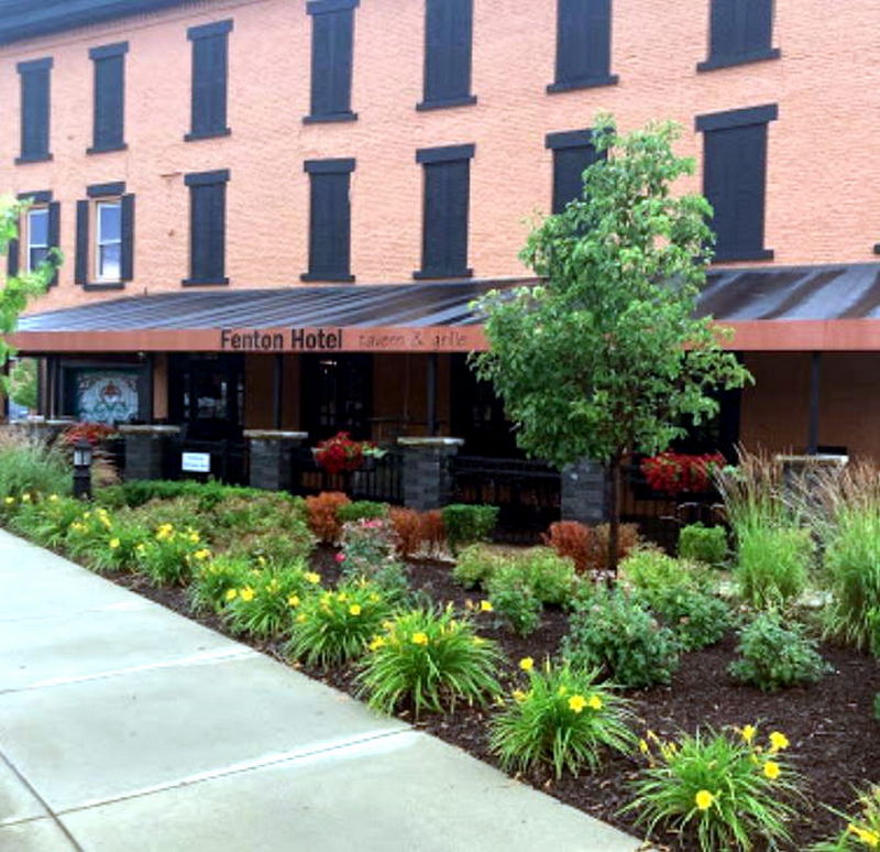 Fenton Hotel Tavern & Grille (The Vermont House) - Street View (newer photo)